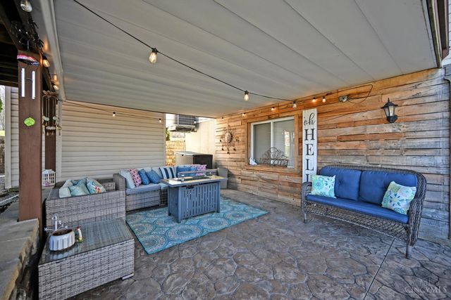 200 Lights Pointe Court, New Richmond, OH 45157