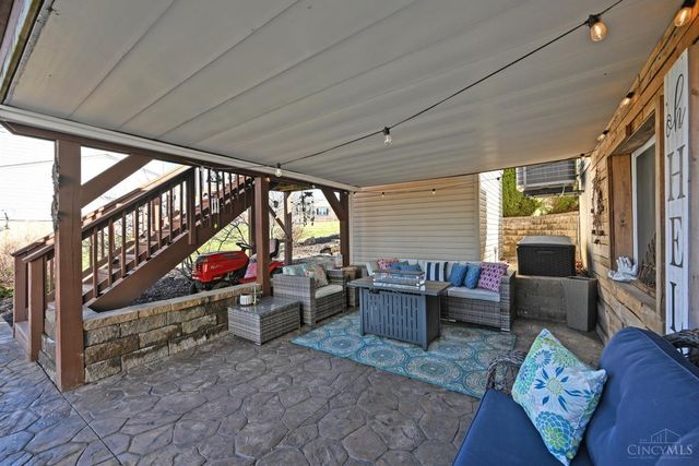 200 Lights Pointe Court, New Richmond, OH 45157