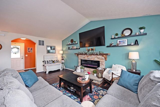 200 Lights Pointe Court, New Richmond, OH 45157