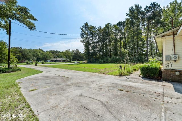 2373 Maco Road NE, Leland, NC 28451