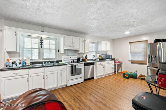 2373 Maco Road NE, Leland, NC 28451