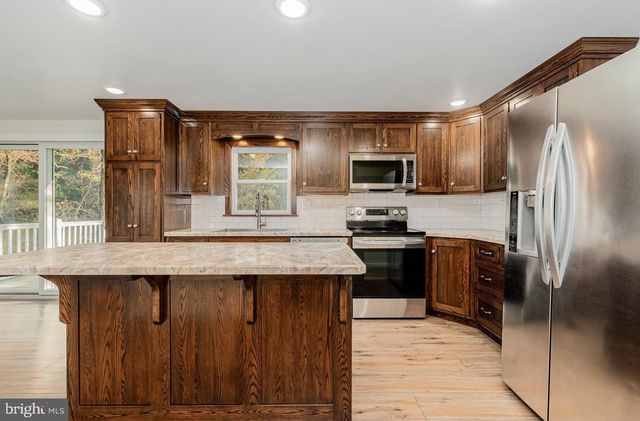 20 BALD CYPRESS CIR, Etters, PA 17319