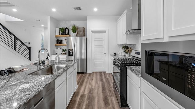 3214 Summercrisp Hollow Lane, Pearland, TX 77581