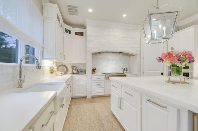 2201 Far Gallant, Austin, TX 78746