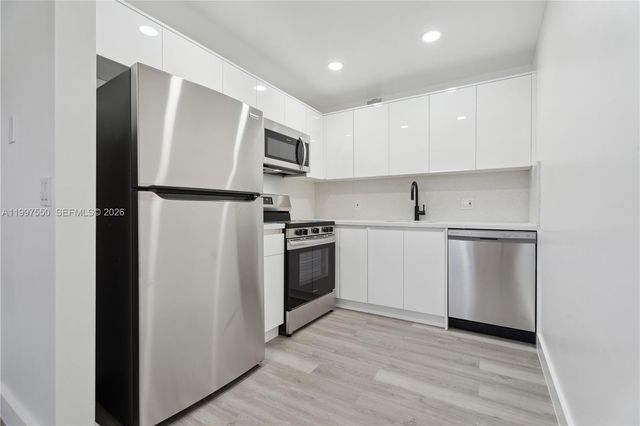 1301 SW 134th Way 213B, Pembroke Pines, FL 33027