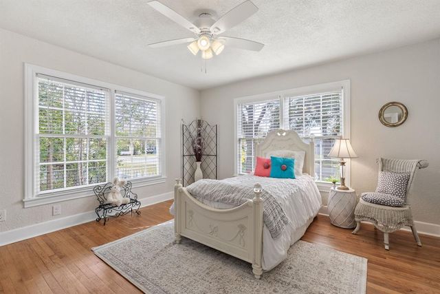 904 Fisher ST, Taylor, TX 76574