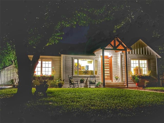 904 Fisher ST, Taylor, TX 76574