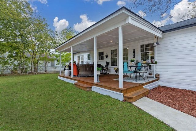 904 Fisher ST, Taylor, TX 76574