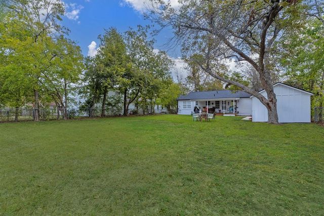 904 Fisher ST, Taylor, TX 76574