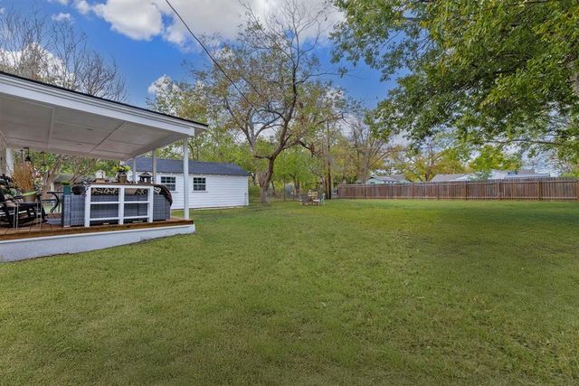 904 Fisher ST, Taylor, TX 76574