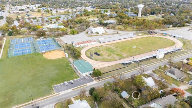 904 Fisher ST, Taylor, TX 76574
