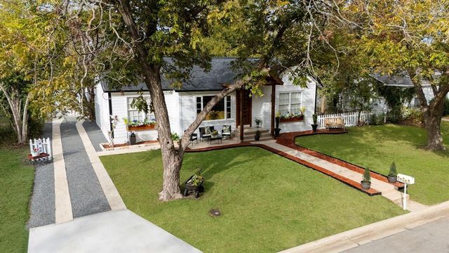 904 Fisher ST, Taylor, TX 76574