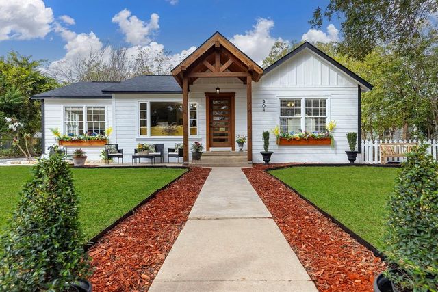 904 Fisher ST, Taylor, TX 76574