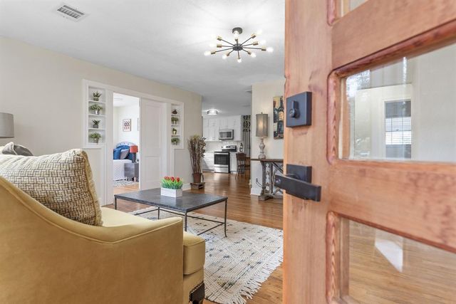 904 Fisher ST, Taylor, TX 76574