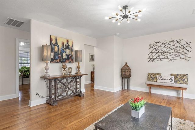904 Fisher ST, Taylor, TX 76574