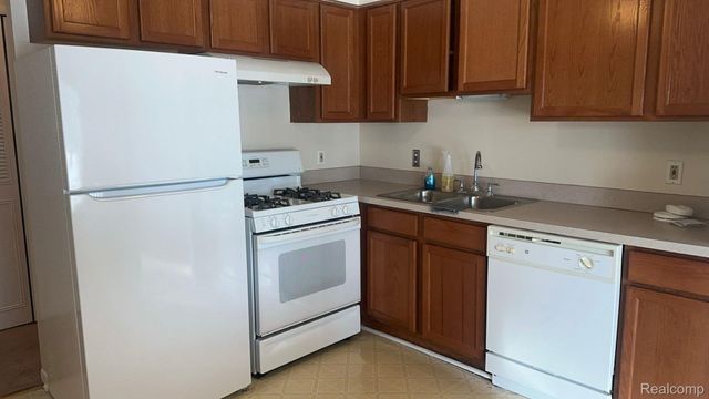 433 Fox Hills Drive S, Bloomfield Hills, MI 48304