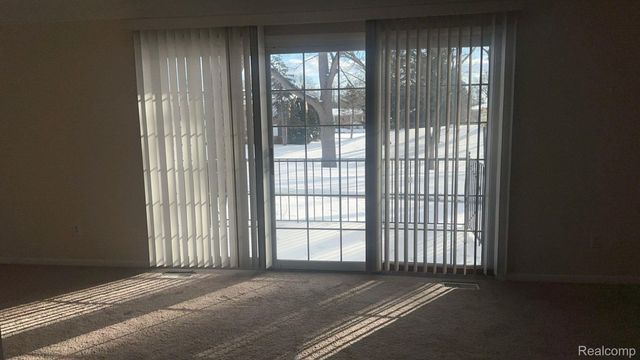 433 Fox Hills Drive S, Bloomfield Hills, MI 48304