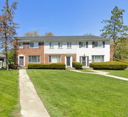 433 Fox Hills Drive S, Bloomfield Hills, MI 48304