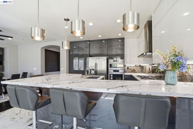 2742 St Andrews Dr, Brentwood, CA 94513