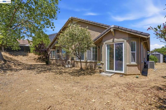 2742 St Andrews Dr, Brentwood, CA 94513
