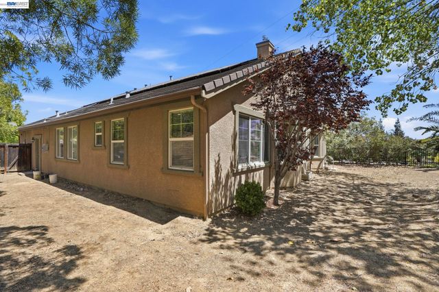 2742 St Andrews Dr, Brentwood, CA 94513
