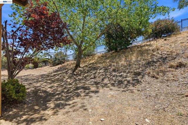 2742 St Andrews Dr, Brentwood, CA 94513