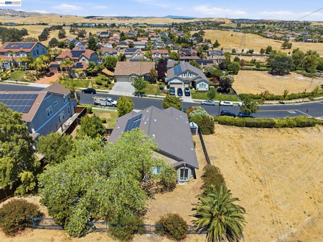 2742 St Andrews Dr, Brentwood, CA 94513