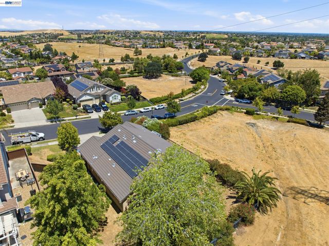 2742 St Andrews Dr, Brentwood, CA 94513