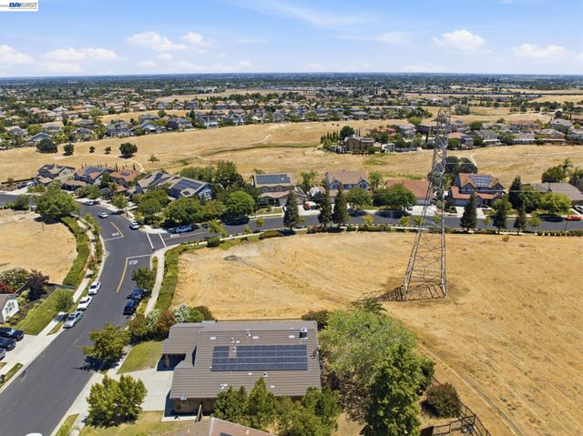 2742 St Andrews Dr, Brentwood, CA 94513
