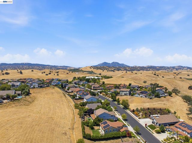 2742 St Andrews Dr, Brentwood, CA 94513