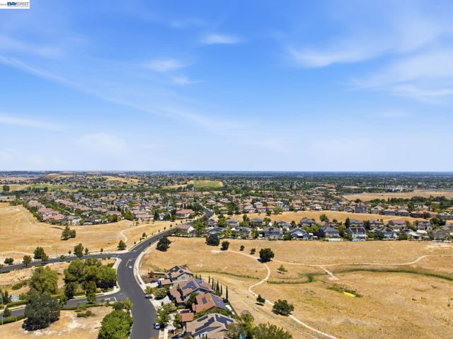 2742 St Andrews Dr, Brentwood, CA 94513