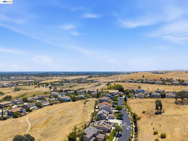 2742 St Andrews Dr, Brentwood, CA 94513
