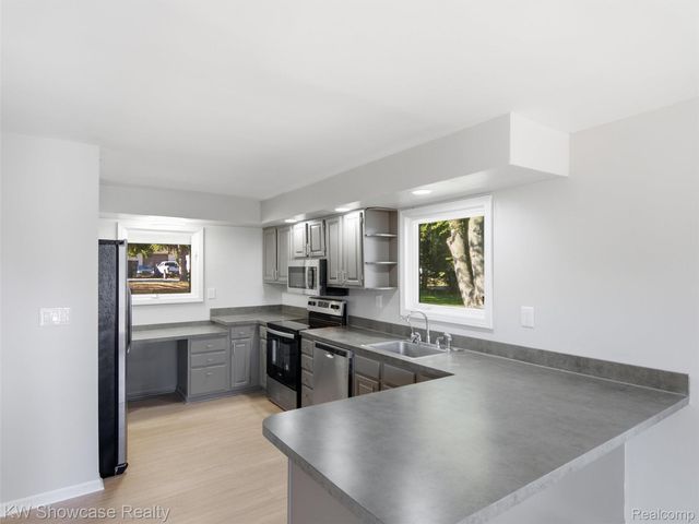 1675 Highland Park Drive, Highland Charter Township, MI 48356