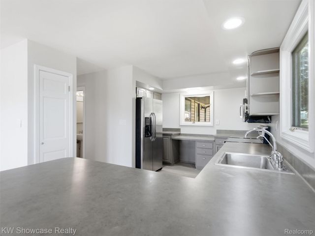1675 Highland Park Drive, Highland Charter Township, MI 48356
