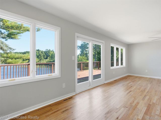 1675 Highland Park Drive, Highland Charter Township, MI 48356