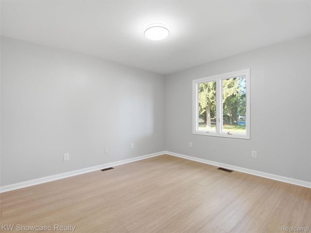 1675 Highland Park Drive, Highland Charter Township, MI 48356