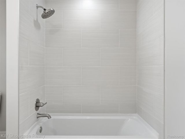 1675 Highland Park Drive, Highland Charter Township, MI 48356