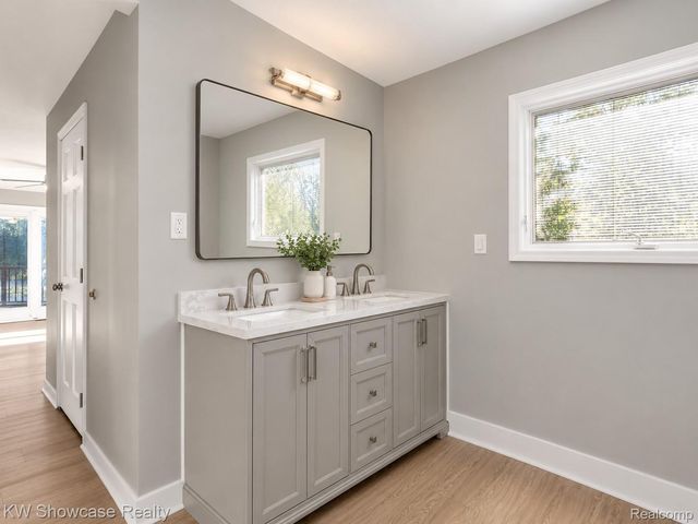 1675 Highland Park Drive, Highland Charter Township, MI 48356