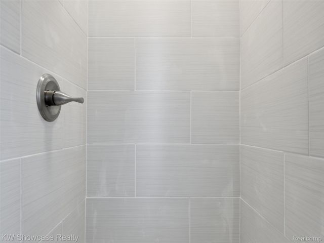 1675 Highland Park Drive, Highland Charter Township, MI 48356