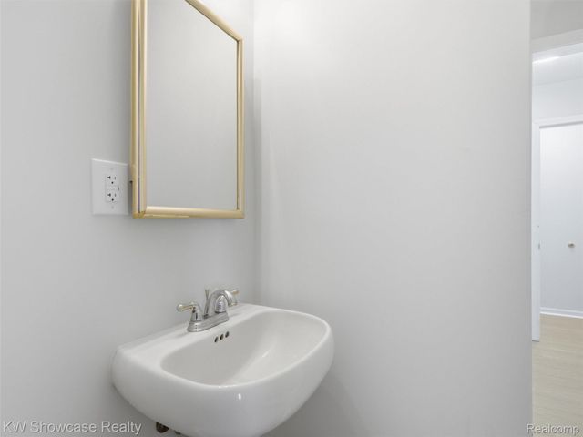 1675 Highland Park Drive, Highland Charter Township, MI 48356