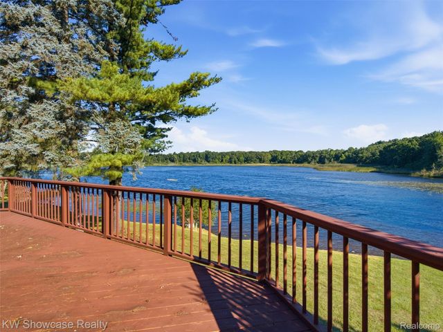 1675 Highland Park Drive, Highland Charter Township, MI 48356