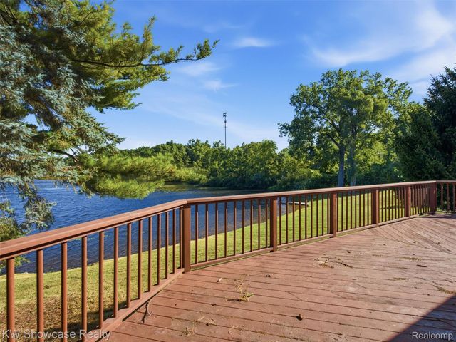 1675 Highland Park Drive, Highland Charter Township, MI 48356
