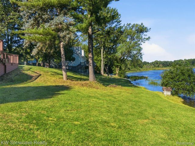 1675 Highland Park Drive, Highland Charter Township, MI 48356