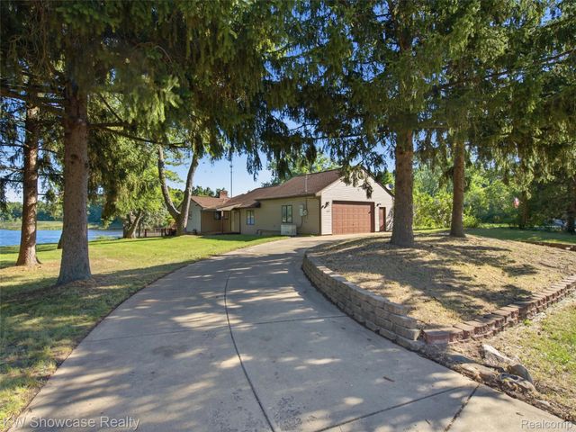 1675 Highland Park Drive, Highland Charter Township, MI 48356