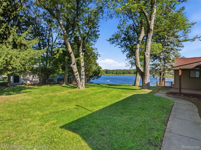 1675 Highland Park Drive, Highland Charter Township, MI 48356