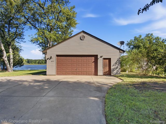 1675 Highland Park Drive, Highland Charter Township, MI 48356