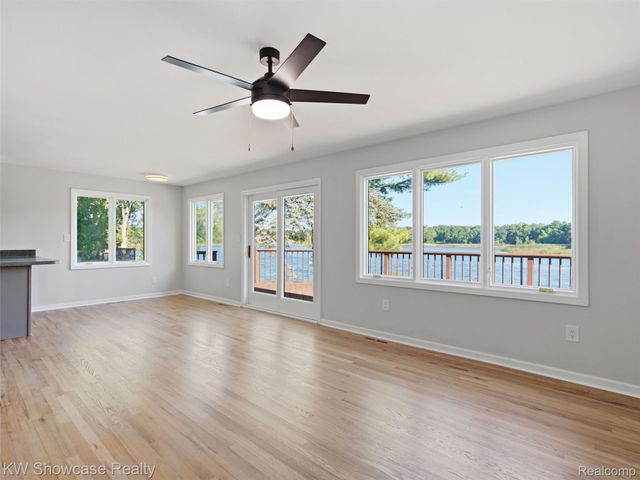 1675 Highland Park Drive, Highland Charter Township, MI 48356