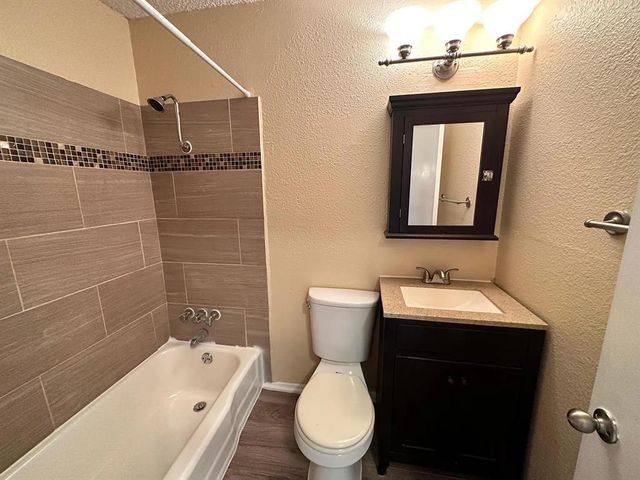 2401 Manor RD 220, Austin, TX 78722