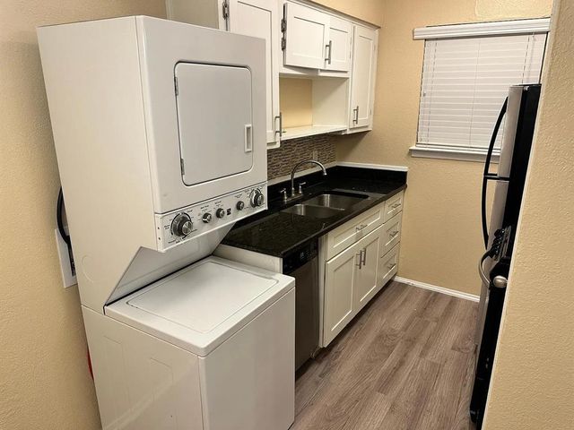 2401 Manor RD 220, Austin, TX 78722