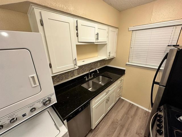 2401 Manor RD 220, Austin, TX 78722